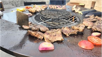 Курильщик для барбекю с большой кухонной зоной