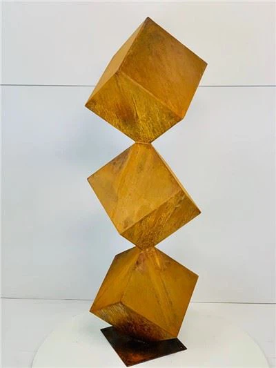 Большая уличная скульптура из кортеновской стали Trinity