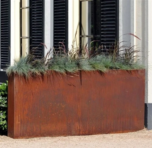Новые горшки из стали Corten для современных уличных ландшафтов