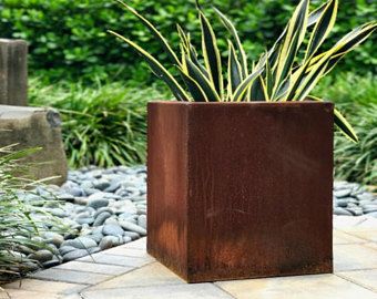 JBL Garden представляет изготовленные на заказ кашпо из кортеновской стали дл...