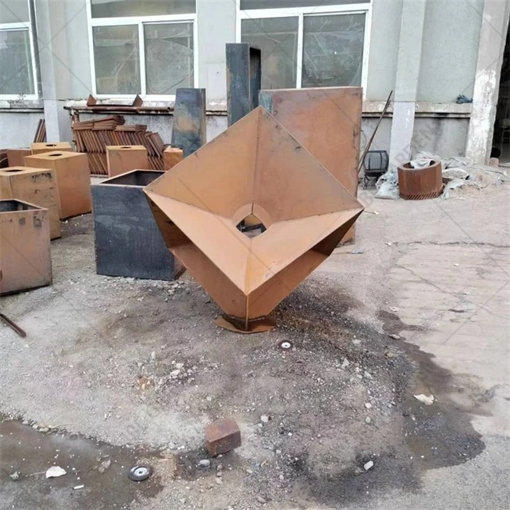 Скульптуры, изготовленные из кортеновской стали