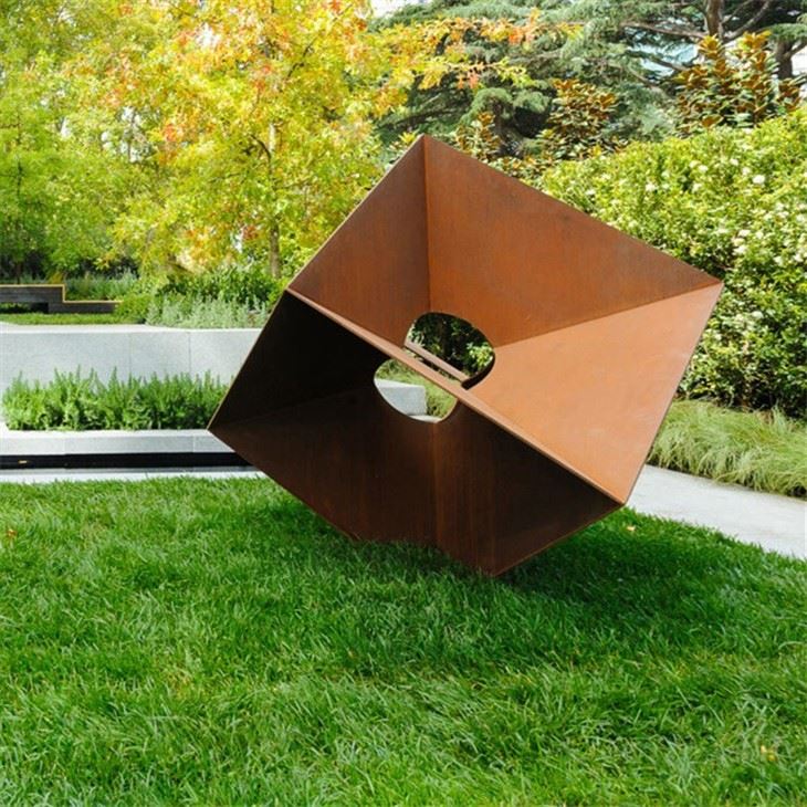 Sculptures Fabricated With Corten Steel