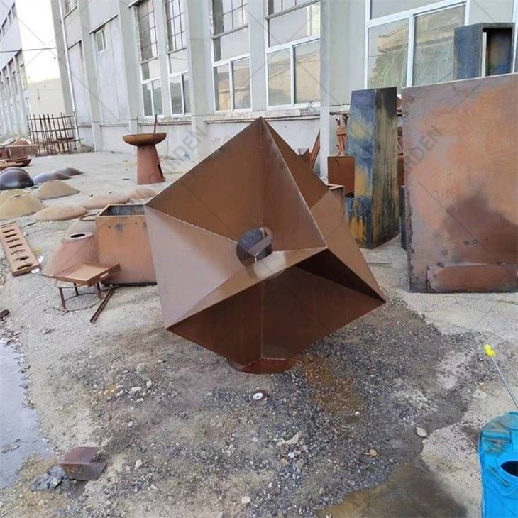 Sculptures Fabricated With Corten Steel