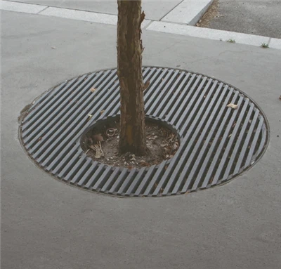 Крышка защиты деревьев на тротуаре
